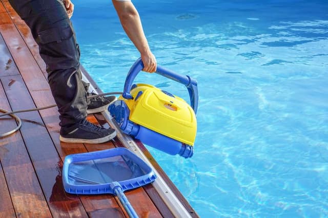 Swimming Pool Cleaning